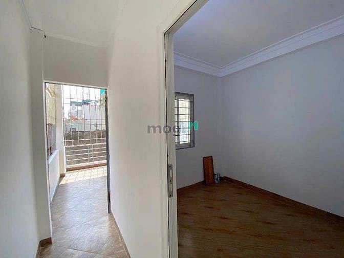 Hình ảnh Bán nhà Văn Chương Đống Đa 5 tầng 32m2 , Mt 4m , Vị trí siêu đẹp