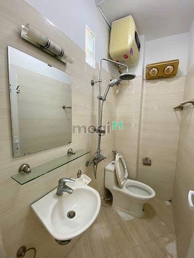 Hình ảnh Bán nhà Văn Chương Đống Đa 5 tầng 32m2 , Mt 4m , Vị trí siêu đẹp