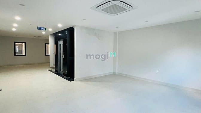 Hình ảnh Cho thuê nhà Nguyễn Xiển, nội thất đầy đủ, có chỗ đỗ oto, phù hợp VP