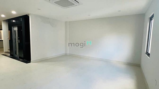 Hình ảnh Cho thuê nhà Nguyễn Xiển, nội thất đầy đủ, có chỗ đỗ oto, phù hợp VP