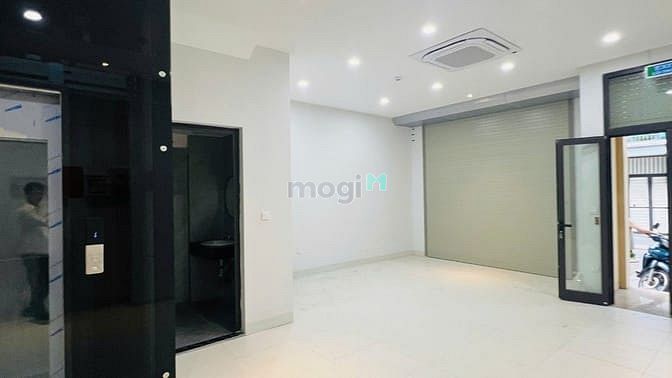 Hình ảnh Cho thuê nhà Nguyễn Xiển, nội thất đầy đủ, có chỗ đỗ oto, phù hợp VP