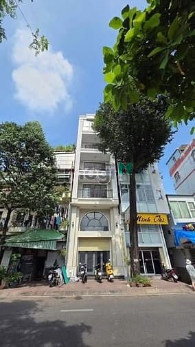 Hình ảnh Bán nhà MT Trường Sa, Quận 3, DT 4,6 x 17m, KC trệt 5T thang máy, 10 p