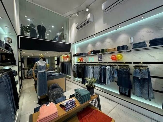 Hình ảnh SHOP thời trang 24 Nguyễn Trãi, Q1 DT: 400m. KC: Trệt 4 Lầu. Gía 90tr