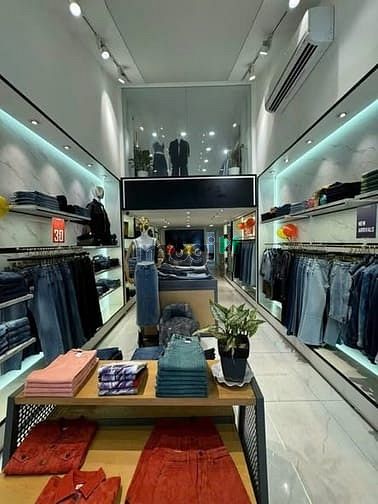 Hình ảnh SHOP thời trang 24 Nguyễn Trãi, Q1 DT: 400m. KC: Trệt 4 Lầu. Gía 90tr