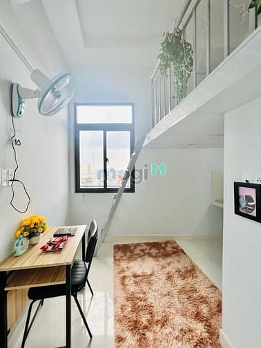 Hình ảnh Phòng trọ ban công - cửa sổ đối diện Vincom Lê Văn Việt