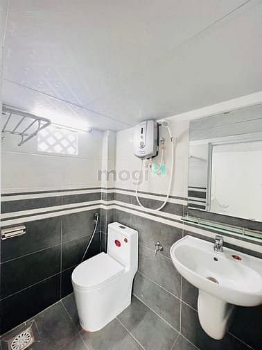 Hình ảnh Phòng trọ ban công - cửa sổ đối diện Vincom Lê Văn Việt