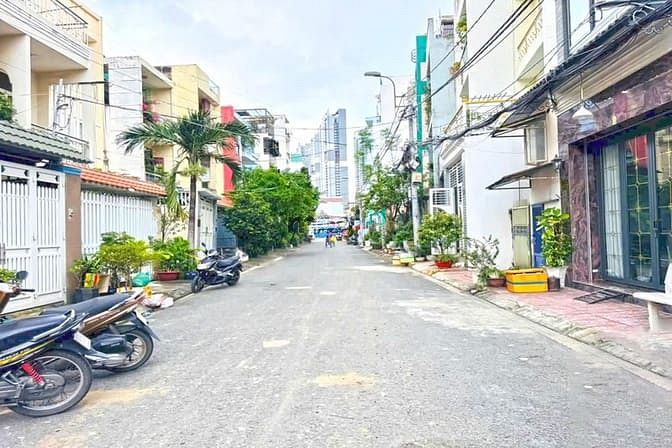 Hình ảnh HÀNG HOT - Nhà cấp 4 tiện xây mới Đường 12m Nguyễn Thị Thập, Quận 7