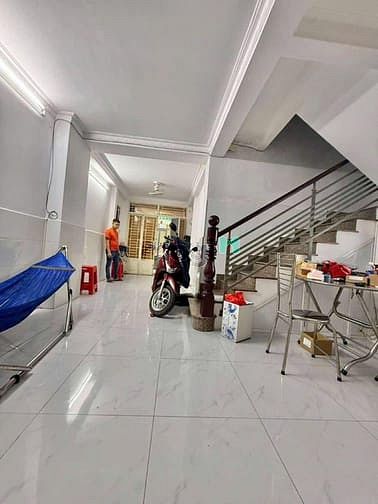 Hình ảnh Chỉ hơn 3 tỷ - 3 tầng BTCT sát chợ Tân Bình, 42m, có 3PN vào ở ngay!