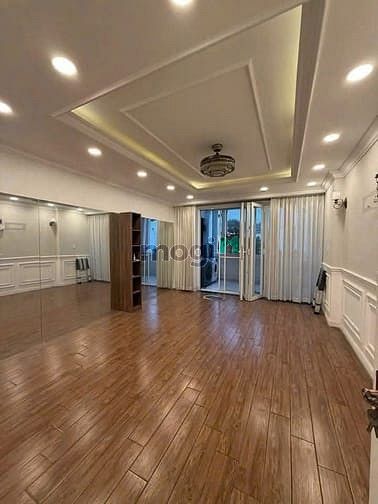 Hình ảnh Cho thuê nhà có hầm và thang máy - 18Bis/6 NTMK, Q1