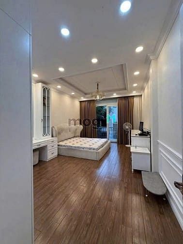 Hình ảnh Cho thuê nhà có hầm và thang máy - 18Bis/6 NTMK, Q1