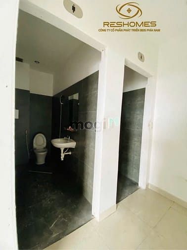 Hình ảnh Cho THUÊ tòa nhà 1 hầm 5 lầu mặt tiền đường Phạm Văn Thuận