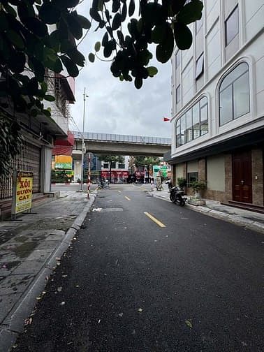 Hình ảnh Nhà đẹp giữa trung tâm văn quán – xem là thích ngay 90m chỉ hơn18 tỷ