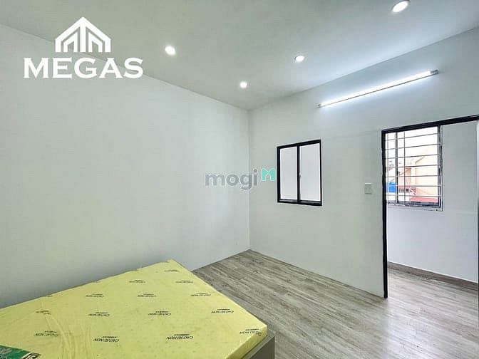 Hình ảnh Căn Hộ 2PN Tách bếp, Ban công Ngay Khu Đất Thánh , Lạc Long Quân - Q10
