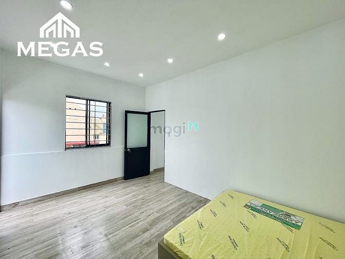 Hình ảnh Căn Hộ 2PN Tách bếp, Ban công Ngay Khu Đất Thánh , Lạc Long Quân - Q10