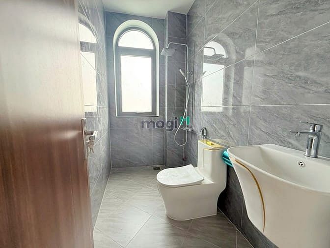 Hình ảnh Tôi chính chủ cần bán căn nhà 3 lầu mới xây.Dt sử dụng 240m giá 3ty550
