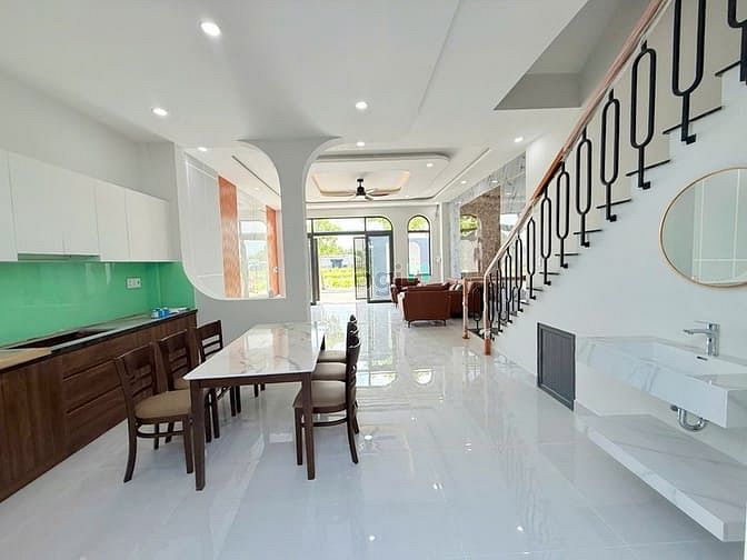 Hình ảnh Tôi chính chủ cần bán căn nhà 3 lầu mới xây.Dt sử dụng 240m giá 3ty550