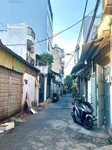 Hình ảnh Xe hơi ngủ trong nhà - Liền kề nguyễn thị thập - 80m2 - 7.x tỷ