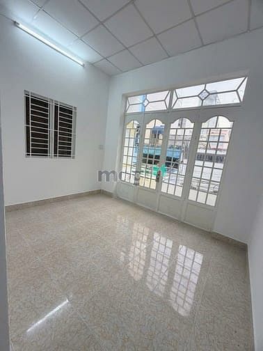 Hình ảnh Chốt gấp,  sát vách kdc Tên Lửa, nhà mới đẹp, vị trí vàng