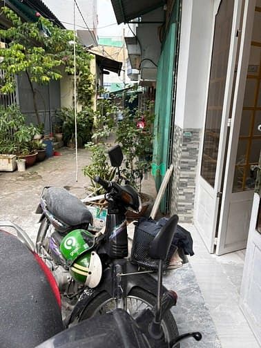 Hình ảnh Chốt gấp,  sát vách kdc Tên Lửa, nhà mới đẹp, vị trí vàng