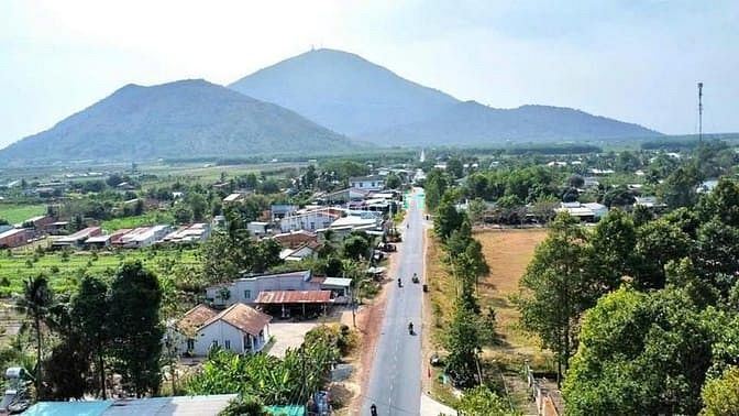 Hình ảnh Bán đất Mặt Tiền, View Núi gần Chợ, Chỉ 590tr, Thạnh Tân-Tây Ninh