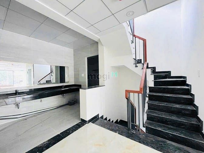 Hình ảnh Cho thuê tòa nhà có thang máy , PCCC - DT 6*20
