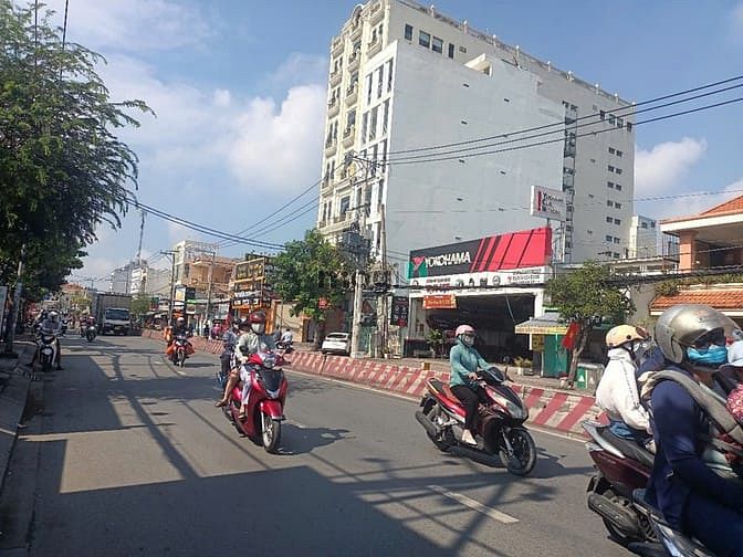 Hình ảnh Nhà 3 tầng MT Huỳnh Tấn Phát Quận 7, 175 m2 hơn 20 t.ỷ.