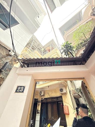 Hình ảnh Phố Hào Nam – Đống Đa – 95 M2 – 4 Tầng – MT 5 M – Giá 19.2 Tỷ.