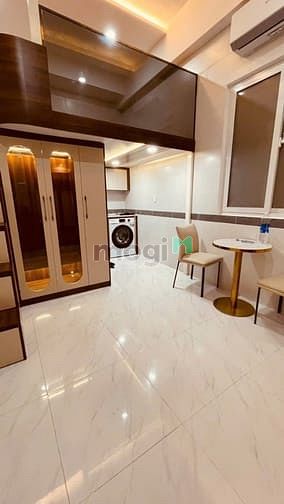 Hình ảnh nằm ở ngay trung tâm mặt tiền đường