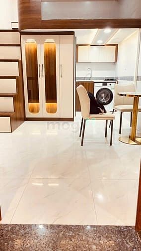 Hình ảnh nằm ở ngay trung tâm mặt tiền đường