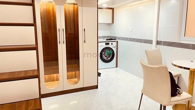Hình ảnh nằm ở ngay trung tâm mặt tiền đường
