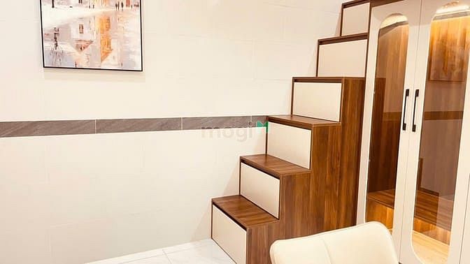 Hình ảnh nằm ở ngay trung tâm mặt tiền đường
