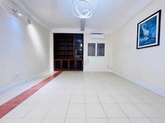 Hình ảnh Cho thuê nhà nguyên căn mặt tiền trung tâm Quận 3
