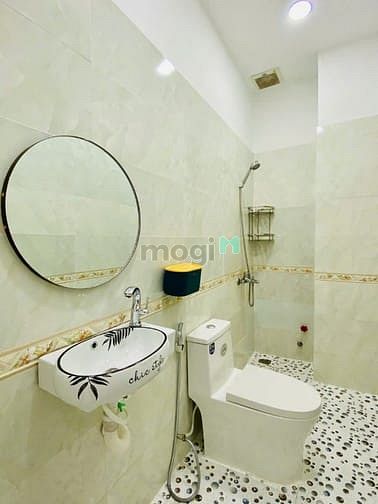 Hình ảnh Cho thuê nhà nguyên căn mặt tiền trung tâm Quận 3