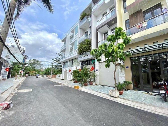 Hình ảnh Nhà Phố Giá Cực Tốt Khu Vực Dân Trí Cao - Hẻm 9m 1979 Huỳnh Tấn Phát