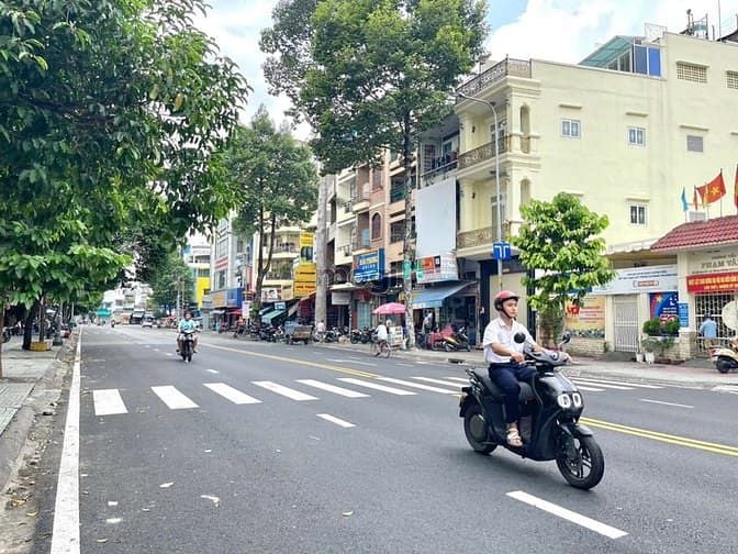 Hình ảnh Cho thuê mặt bằng Đường Nguyễn Chí Thanh, Quận 5 DT:4,5*12m