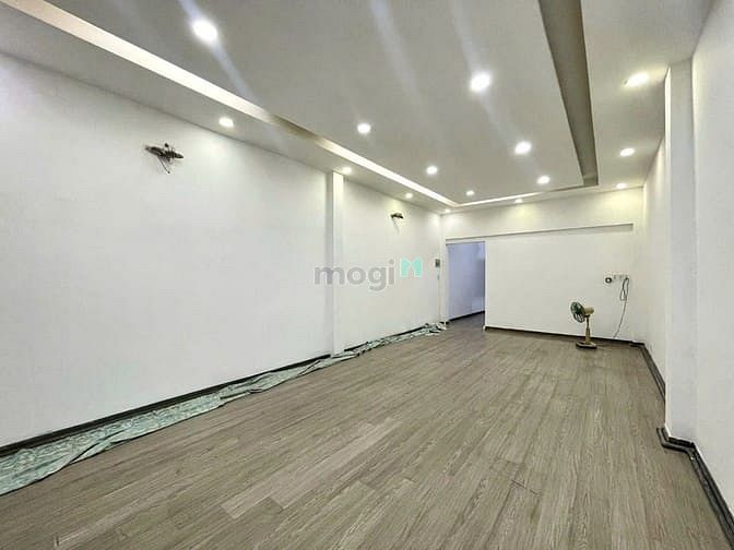 Hình ảnh Cho thuê nhà mặt tiền Trần Quang Diệu, Quận 3.