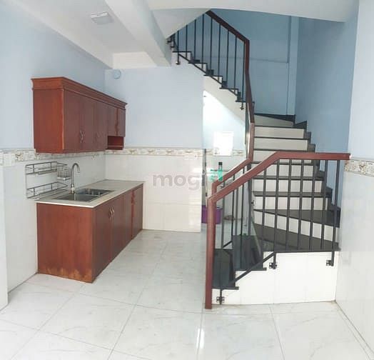 Hình ảnh Nhà cho thuê: 341C Lạc Long Quân Q11, (3.6x10m 3L 3pn 4wc)