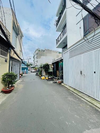 Hình ảnh CHDV ĐH Văn Lang 125,5m2 nguồn thu 40tr/tháng - Đặng Thuỳ Trâm