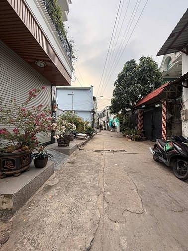 Hình ảnh Bán đất hẻm xe hơi Nguyễn Văn Quá ngay cầu Tham Lương 4m x 18.5m