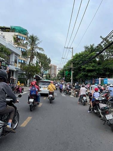 Hình ảnh Bán Lô Đất 198m2 Ngang 6m Mặt Tiền Hồ Bá Phấn, Phước Long A