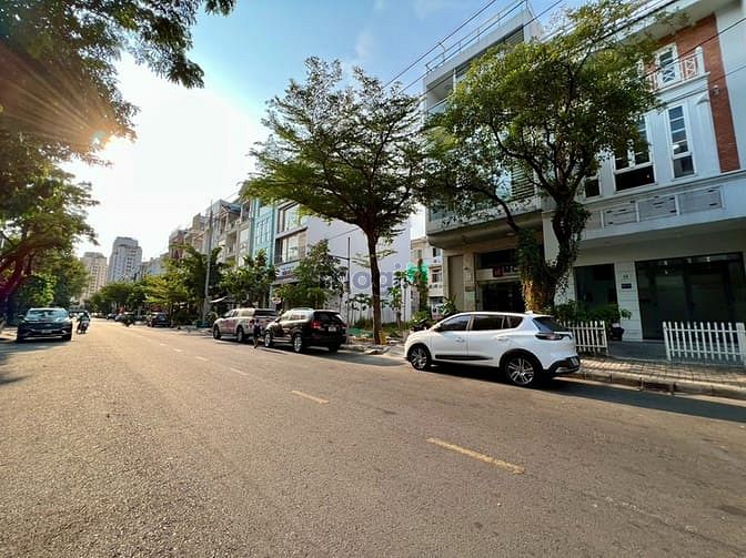 Hình ảnh Khách sạn Phú Mỹ Hưng có 15 phòng, hầm, thang máy giá thuê cực tốt