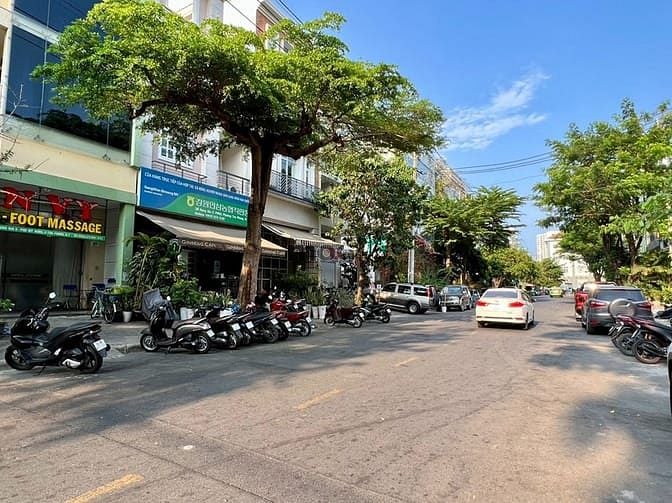 Hình ảnh Khách sạn Phú Mỹ Hưng có 15 phòng, hầm, thang máy giá thuê cực tốt