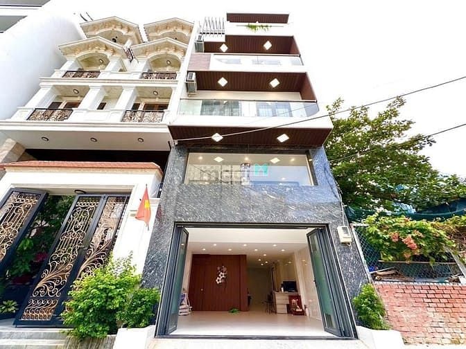 Hình ảnh Nhà Phố Hiện Đại - Vị Trí Đắc Địa Sát Mặt Tiền Huỳnh Tấn Phát Quận 07