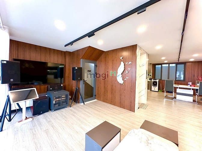 Hình ảnh Nhà Phố Hiện Đại - Vị Trí Đắc Địa Sát Mặt Tiền Huỳnh Tấn Phát Quận 07