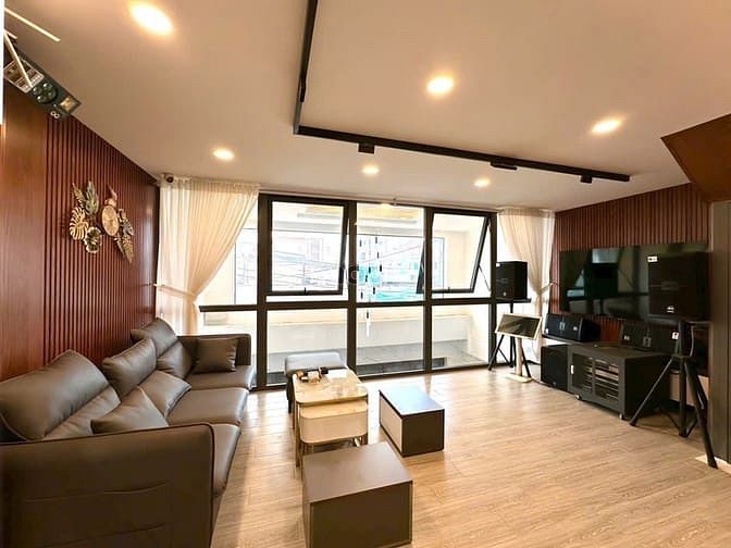 Hình ảnh Nhà Phố Hiện Đại - Vị Trí Đắc Địa Sát Mặt Tiền Huỳnh Tấn Phát Quận 07