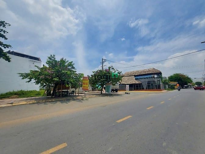 Hình ảnh Bán Đất Mặt TIền Lô Góc - 93,5m2 - Trường Lưu - Sát Chợ Long Trường