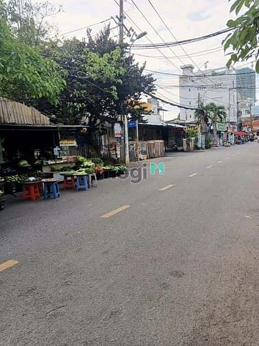 Hình ảnh Cần bán gấp nhà mặt tiền KD ngay chợ sát Phạm Văn Đồng