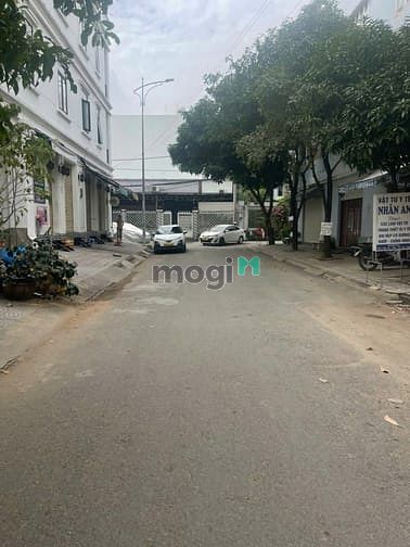 Hình ảnh Chính Chủ Gửi Bán Nền Đất Nhà Phố Liền Kề View Công Viên, Lê Văn Thịnh