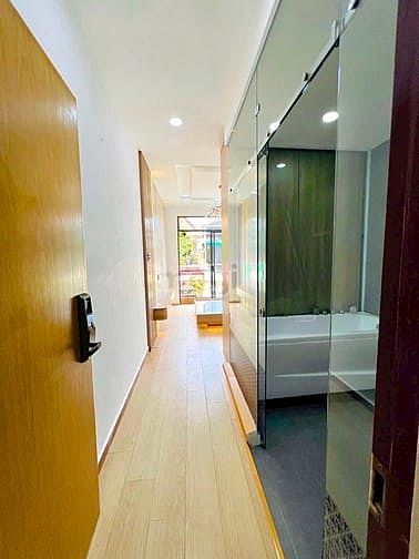 Hình ảnh Nhà đẹp thang máy 5 tầng CMT8 - Hẻm xe hơi