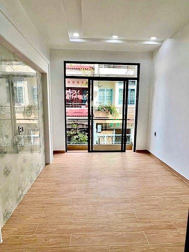 Hình ảnh Nhà đẹp thang máy 5 tầng CMT8 - Hẻm xe hơi